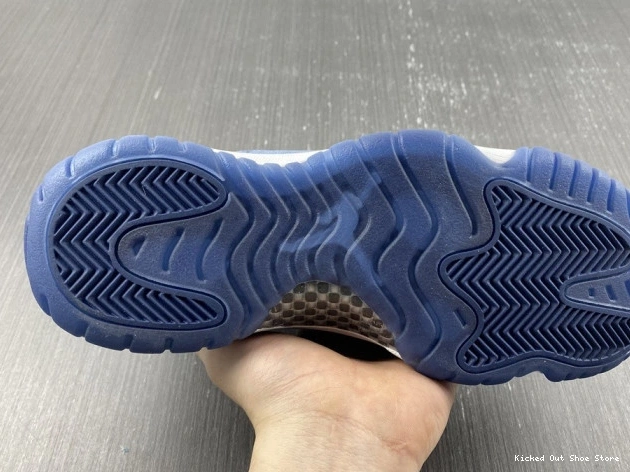 Kicked Out Shoe Store 11 Jordan Midnight Air Navy Velvet AR0715-441 WMNS 0815
